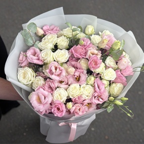 Букет "Мэрилин" из эустом и кустовых пионовидных роз в Жуковском