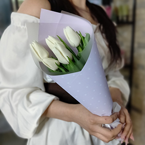 Букетик из 5 белых тюльпанов в Жуковском