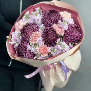 Букет "Софи" из хризантем Бигоуди, диантусов и ароматных маттиол в Жуковском