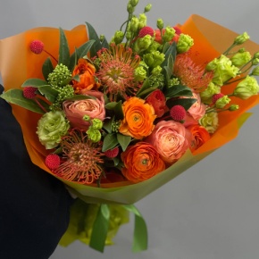 Букет "Караван" из ранункулюсов,скиммии, лейко, роз Эквадор Кахала и эустом в Жуковском