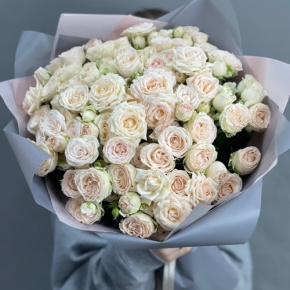 Букет "Кремовый микс" из 25 кустовых роз (50 см) в Жуковском