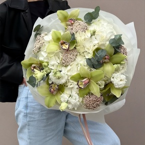 Букет "Эдем" из гортензии, орхидей, эустом, эвкалипта и озатамнуса в Жуковском