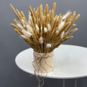 Композиция в шляпной коробке из колосков и лагуруса в Жуковском