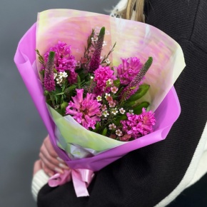 Букет "Вспышка" из гиацинтов, хамелациума и вероники в Жуковском