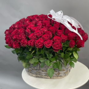 Композиция в корзине из 101 красной розы в Жуковском