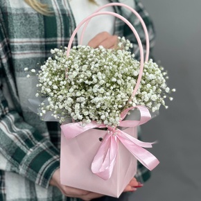 Композиция в сумочке из гипсофил в Жуковском