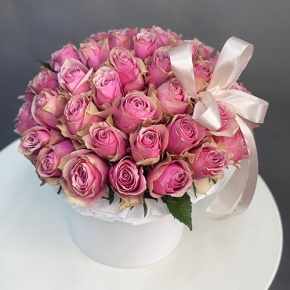 Композиция в шляпной коробке из 43 роз в Жуковском