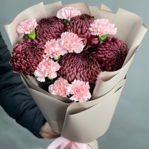Букет из хризантем Бигоуди и розовых диантусов в Жуковском