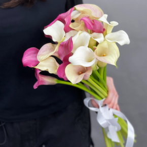 Букет из 21 каллы микс в Жуковском