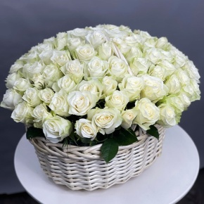 101 белая роза в корзине (40 см) в Жуковском