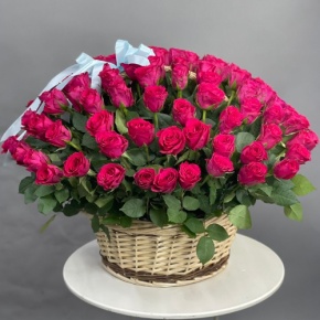 Композиция в корзине из 151 малиновой розы в Жуковском