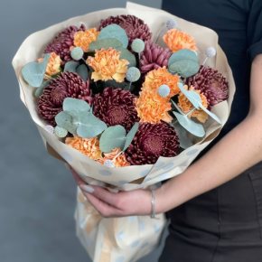 Букет "Персиковый раф" из хризантем Бигоуди, краспедии и диантусов в Жуковском