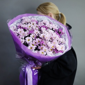 Букет "Лавандовый раф" из кустовых 15 хризантем и статицы в Жуковском