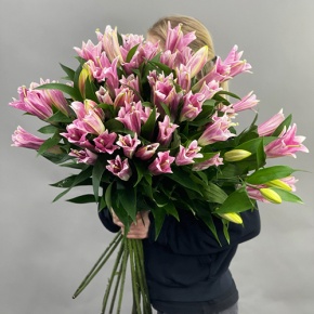 Букет из 17 розовых лилий в Жуковском