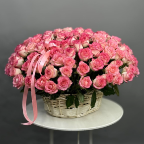 Композиция в корзине из 101 розы Джумилия в Жуковском