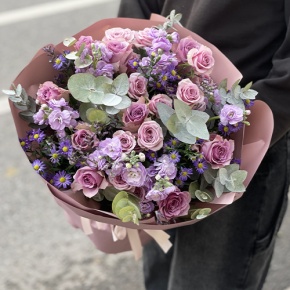 Букет "Хрустальный" из роз, астера и ароматных маттиол в Жуковском