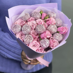 Букет из шоколадных пионов и кустовых роз в Жуковском