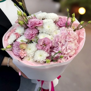 Букет "Табу" из хризантемы, Голландской гортензии и эустомы в Жуковском