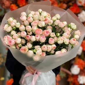 Букет из 35 нежных кустовых роз (40 см) в Жуковском