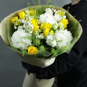 Букет "Фисташка" из роз, хризантем и маттиол в Жуковском