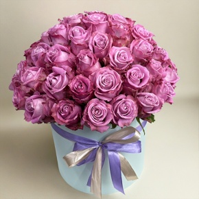 Композиция в шляпной коробке из 51 розы Меритим в Жуковском