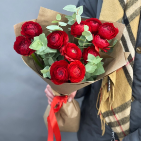 Букет из 11 ранункулюсов и эвкалипта в Жуковском