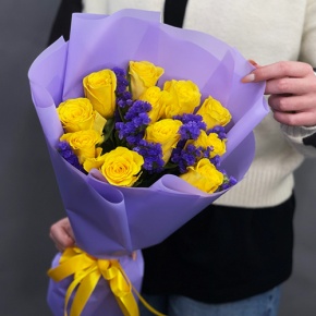 Букет "Лейкерс" из лимонных роз и статицы в Жуковском