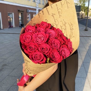 Букет из 15 роз Шангрила в крафте (60 см) в Жуковском