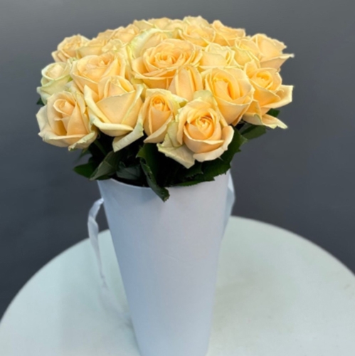 25 кремовых роз в конусе в Жуковском