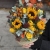 Композиция в сумке "Тональность" из подсолнухов, калл, ягод вибирнума, лимонных роз, скиммии и орхидеи в Жуковском