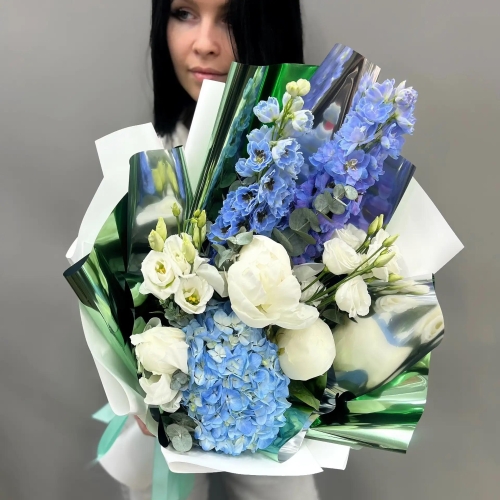 Букет из голубого дельфиниума, гортензии, пионов и эустомы в Жуковском
