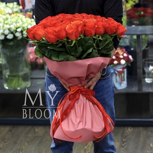 Букет 51 коралловая роза (60 см) в Жуковском