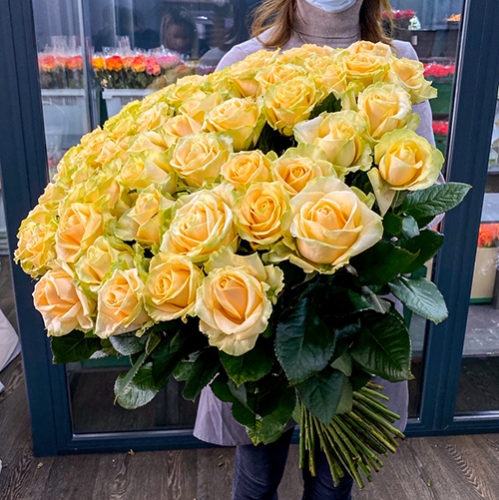 75 роз Аваланж (70 см) в Жуковском