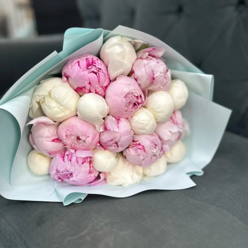 Микс из 19 бело-розовых пионов в Жуковском