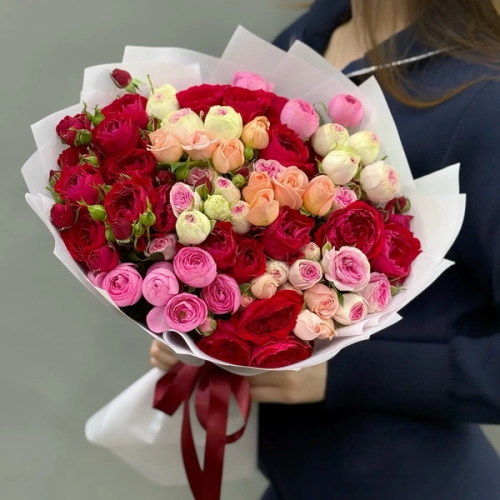 Букет из 15 разноцветных веток кустовых роз в Жуковском