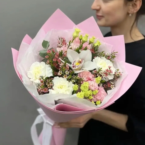 Букет с королевской орхидеей, диантусами, эустомой и шамелациумом в Жуковском