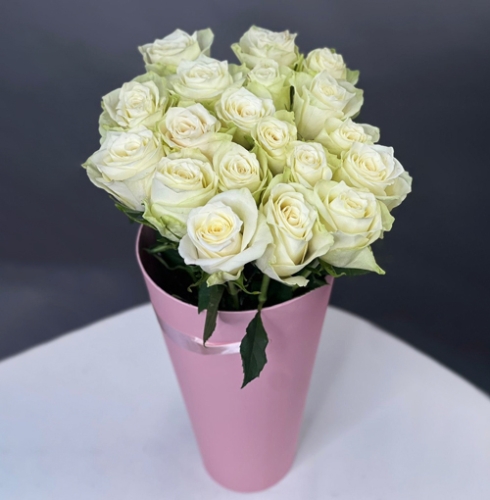 19 белых роз Кения в конусе в Жуковском
